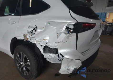 2023 Toyota Highlander Xle z USA, uszkodzony, nr VIN 5TDKDRBH9PS039746